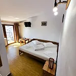 Casa Tineretului 50 3*