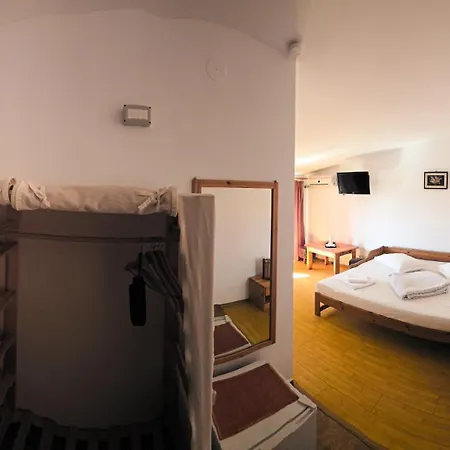 Casa Tineretului 50 3*